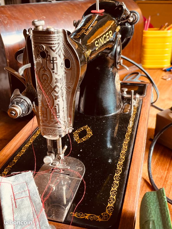 MAGNIFIQUE MACHINE A COUDRE PORTABLE ANCIENNE SINGER 222K Saint-Jean-de