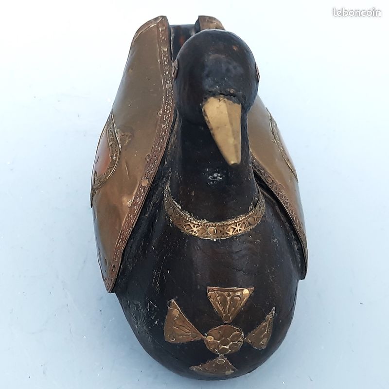 ANCIENNE SCULPTURE DE Canard , Os et laiton. EUR 17,00 - FR