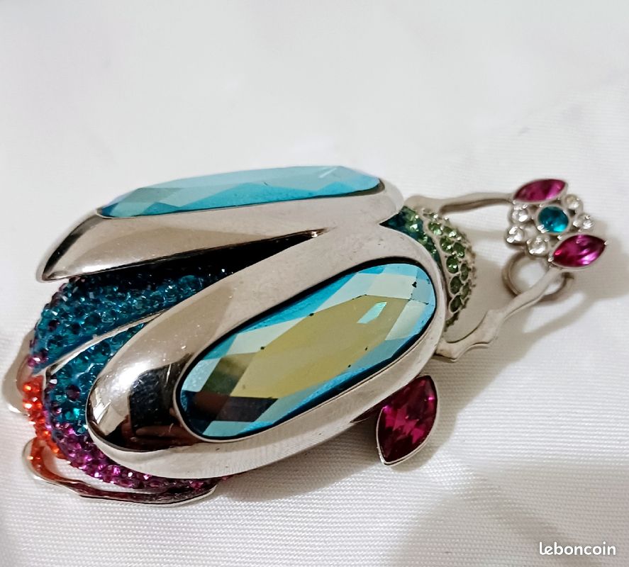 Pendentif Scarabée de chez Swarovski Montres Bijoux