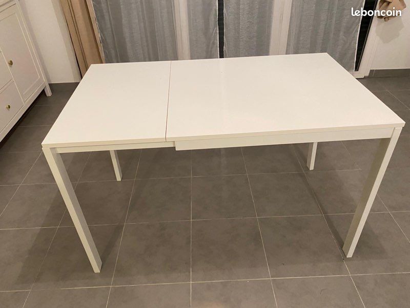 Table blanc (image 2)