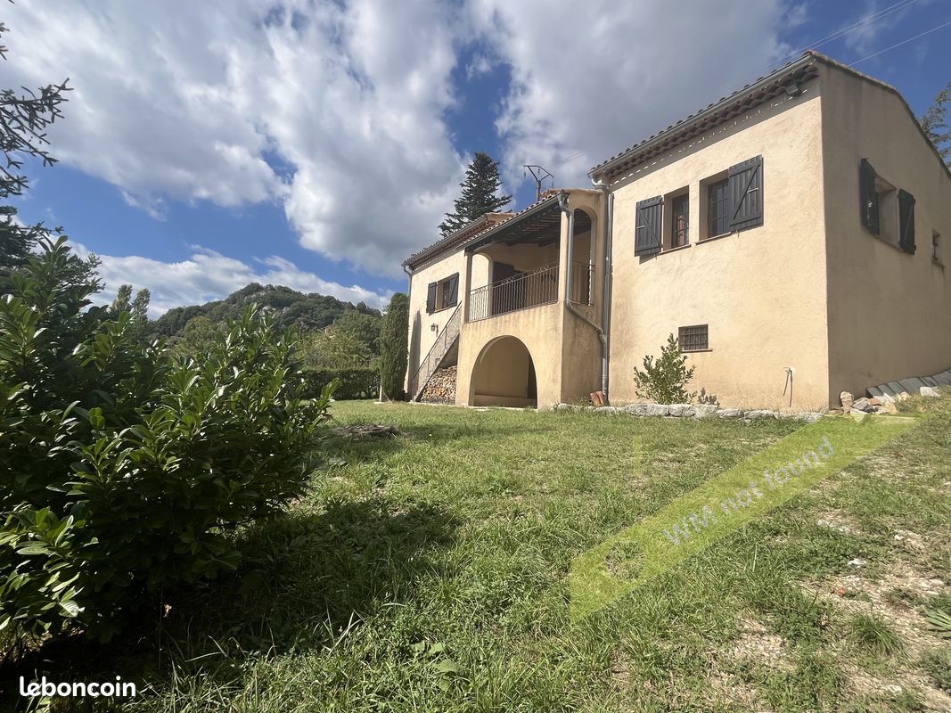 Maison 3 pièces 93 m² · à Escragnolles · 93 m² · 297 000 €