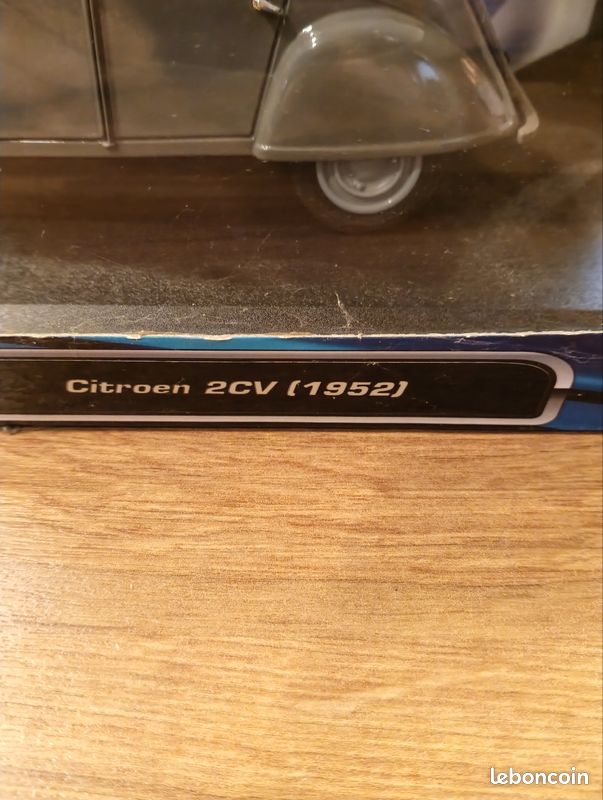 Miniature Citroën 2CV 1952 échelle 1/18 - Maisto Métal Gris, Portes Ouvrantes