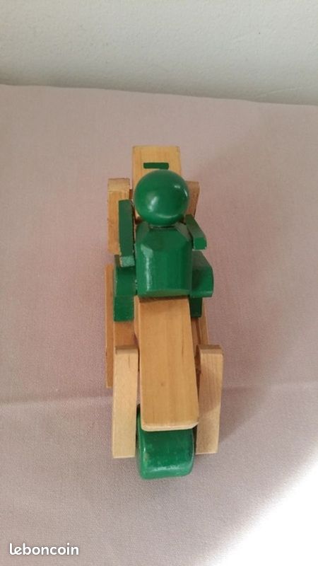 Moto et Pilote en Bois (image 4)