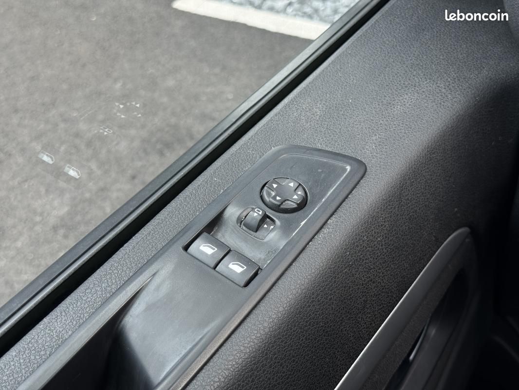 Peugeot Expert 2.0 CABINE APPROFONDIE BLUEHDI 180 S&S EAT8 PACK PREMIUM CONNECT (image 16)