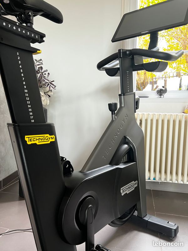 Vélo d’intérieur TECHNOGYM BIKE (image 6)