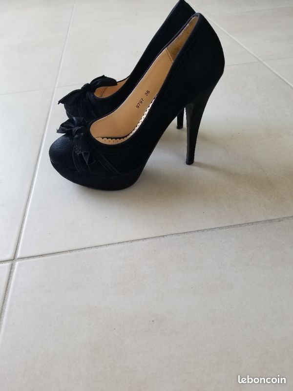 Chaussures à talons aiguilles noires (image 6)