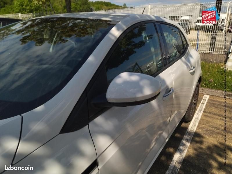 Renault Megane 1.5 Blue dCi 115ch Evolution EDC (image 28)