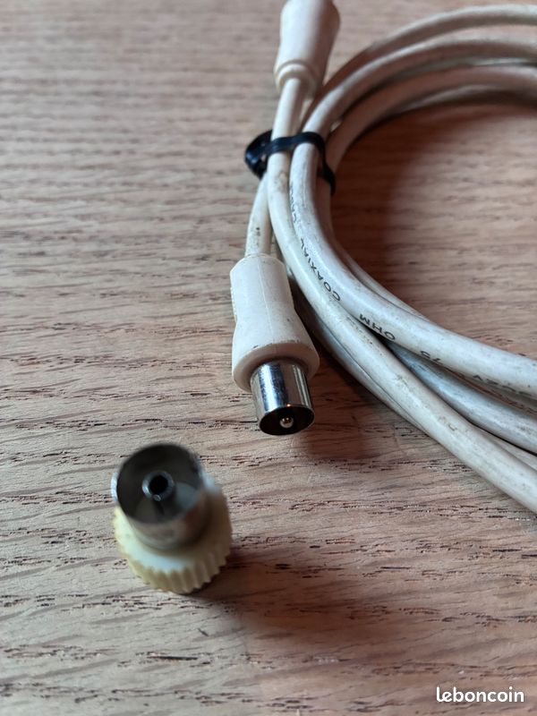 Câble antenne TV coaxial 2 m + adaptateur mâle/femelle (image 2)