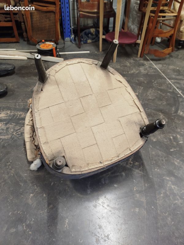 Paire de fauteuils anciens crapauds (image 4)