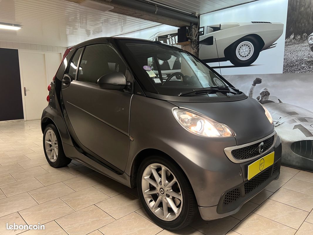 SMART Fortwo II (2) Cabrio Passion MHD 71 Softtouch - Apple CarPlay & Android auto - Feux automatiques - Pneus avant neufs - Révisée pour la vente (image 3)