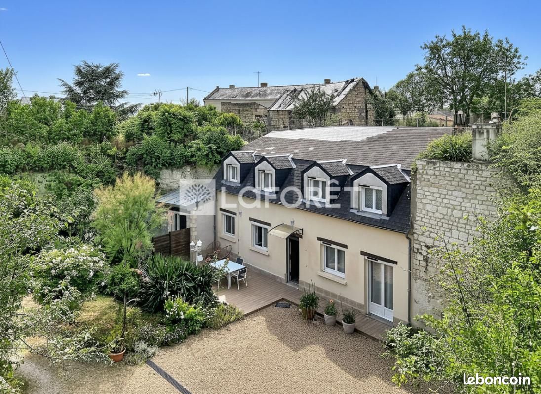 Maison 16 pièces 461 m² · à Le Puy-Notre-Dame · 461 m² · 399 000 €