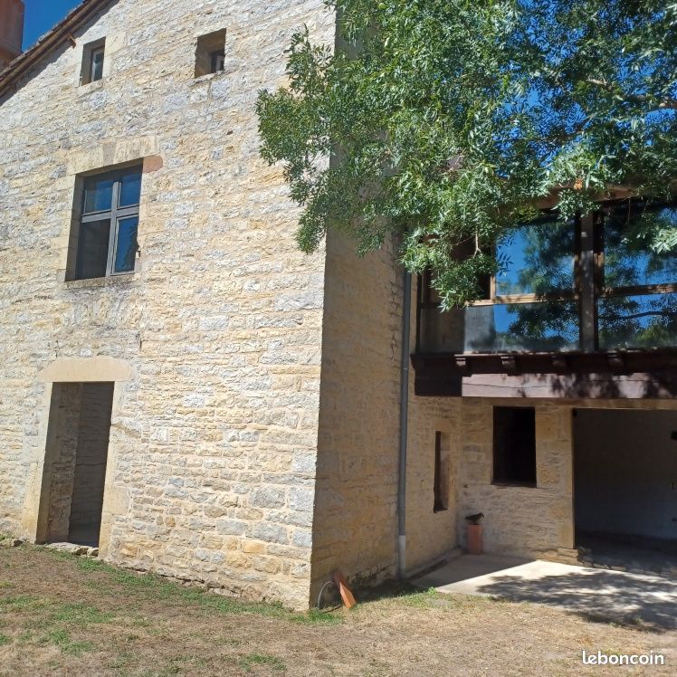 Maison 7 pièces 200 m² · à Féneyrols · 200 m² · 180 000 €