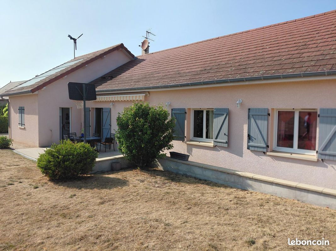 Maison 7 pièces 166 m² · à Charlieu · 166 m² · 270 000 €