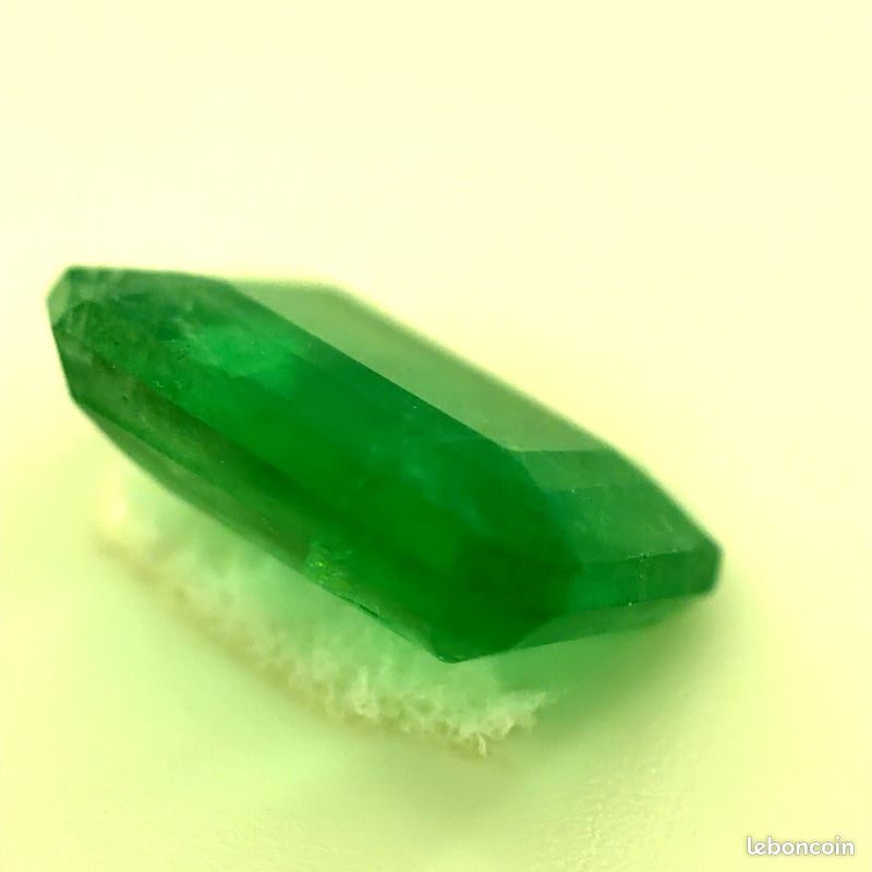 Émeraude Naturelle Exceptionnelle - 10,27 Carats - Colombie - Certifiée