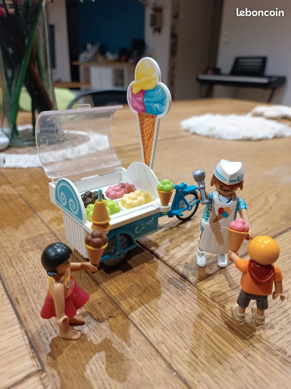 Playmobil Family Fun 9426 : Marchand De Glaces Avec Triporteur - Boîte Neuve
