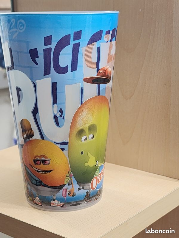 Gobelet réutilisable Oasis plastique, décor personnages fruits animés, bleu, hauteur ~15 cm, 95% canne à sucre, lavage main (image 2)