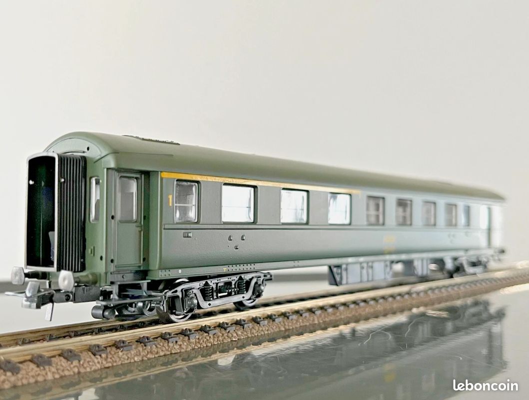 Roco 44212A - Voiture UIC SNCF 2ème Classe - H0 - Époque 2 - Neuve Sous Boîte