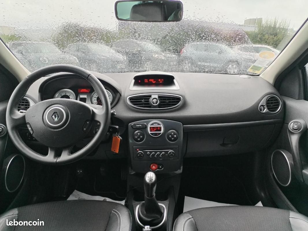 Renault Clio III 1.5 DCI 85 DYNAMIQUE 5P (image 10)