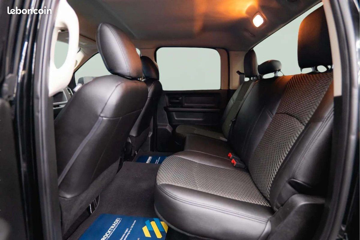 Dodge RAM 5.7 V8 HEMI 4x4 * Pack Offroad Nuit * LED * AHK * 6 Places (image 21)