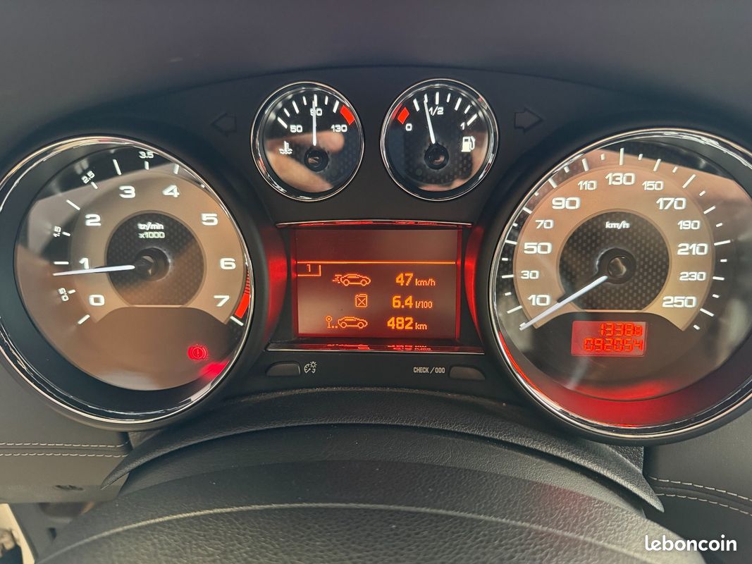 PEUGEOT RCZ 1.6 THP 155ch (image 15)