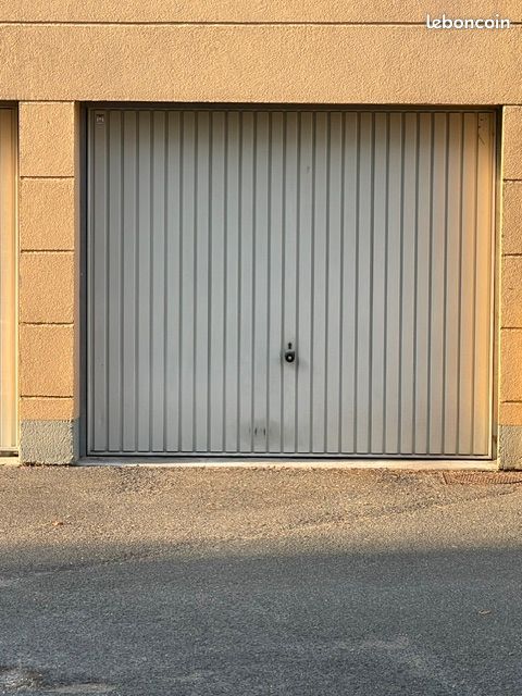 Box auto · à Moissy-Cramayel · 15 000 €