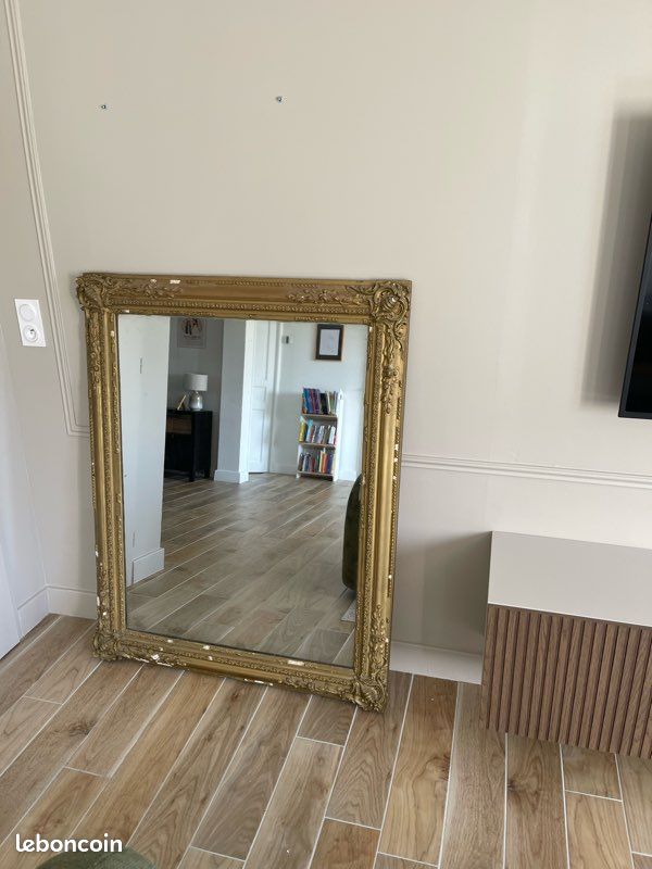 Grand miroir avec moulures dorées (image 1)