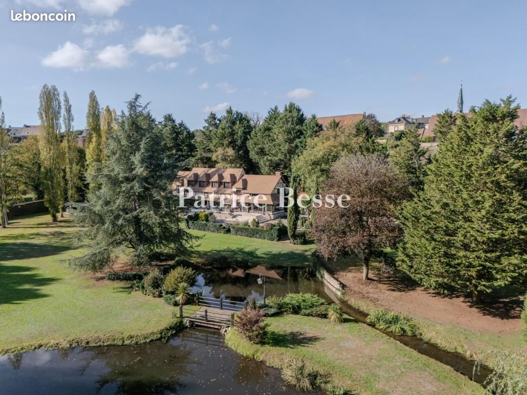 Maison 10 pièces 330 m² · à Conches-en-Ouche · 330 m² · 990 000 €