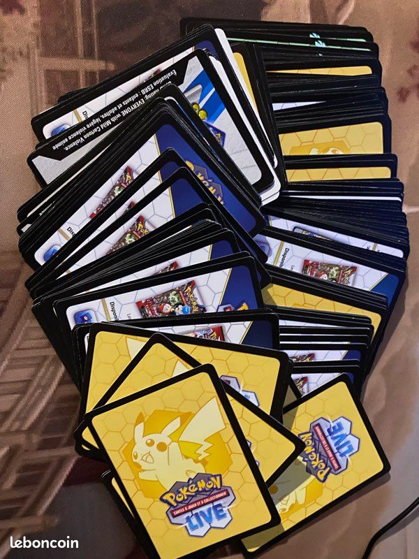 Lot de 100 cartes code online pokémon (image 1)