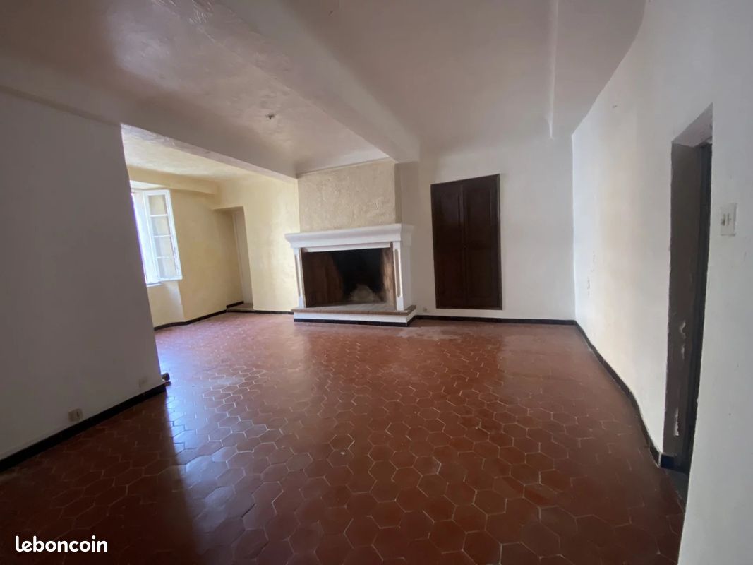 Appartement 5 pièces 97 m² · à Claviers · 97 m² · 100 000 €