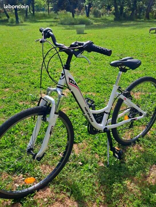 VTC femme Fit 100 W NAKAMURA 26 pouces Vélos
