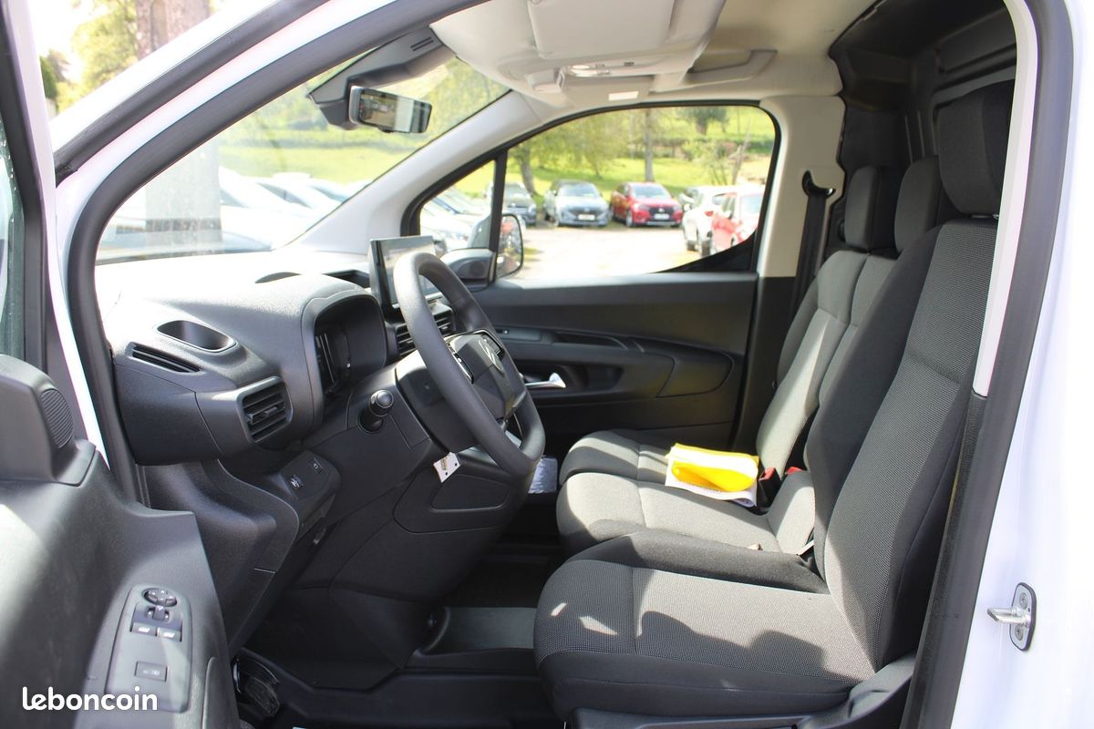 Citroen BERLINGO 5 M CONFORT BOITE 6V DIESEL 100 CV GRAND GPS 3D 2X CAMÉRA RÉGULATEUR BLUETOOTH (image 7)