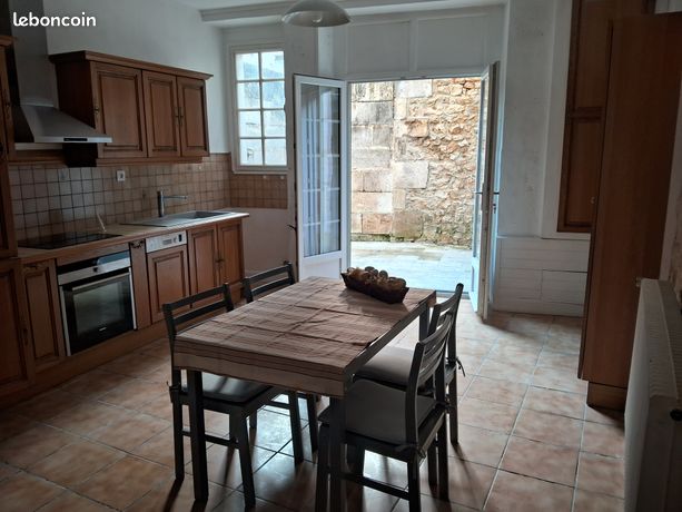 Maison à louer 5 pièces avec cour extérieure centre ville