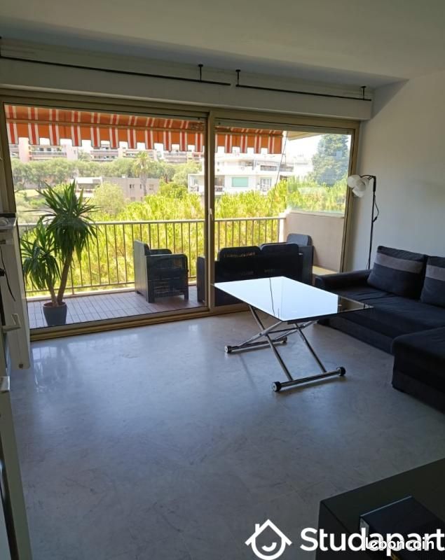 Appartement 1 pièce 37 m² · à Antibes · 37 m² · 900 €