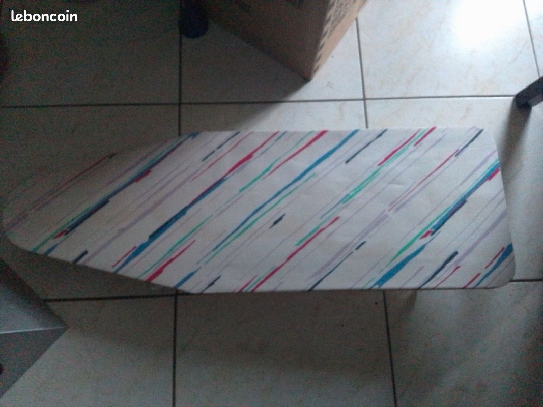 Planche à repasser sur table (image 1)