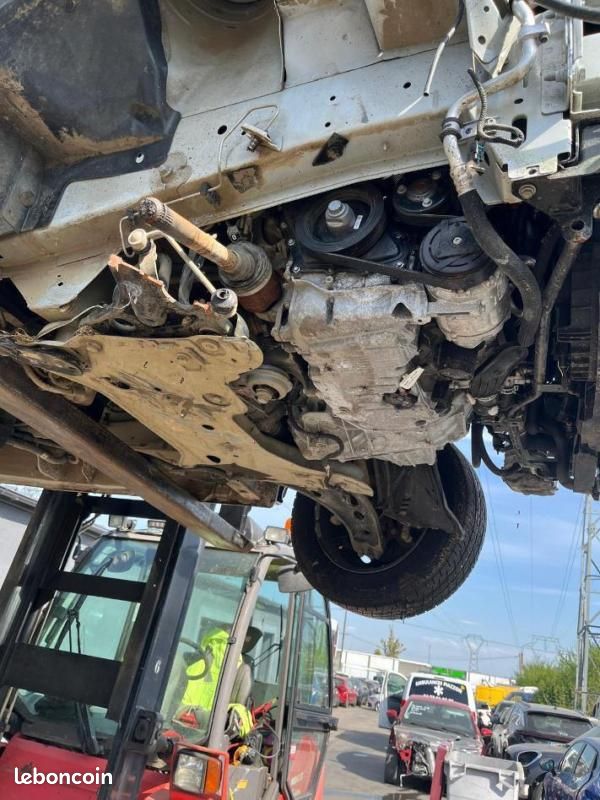Renault Trafic FOURGON FGN L1H1 2T8 BLUE DCI 110 CH ACCIDENTEE (image 19)