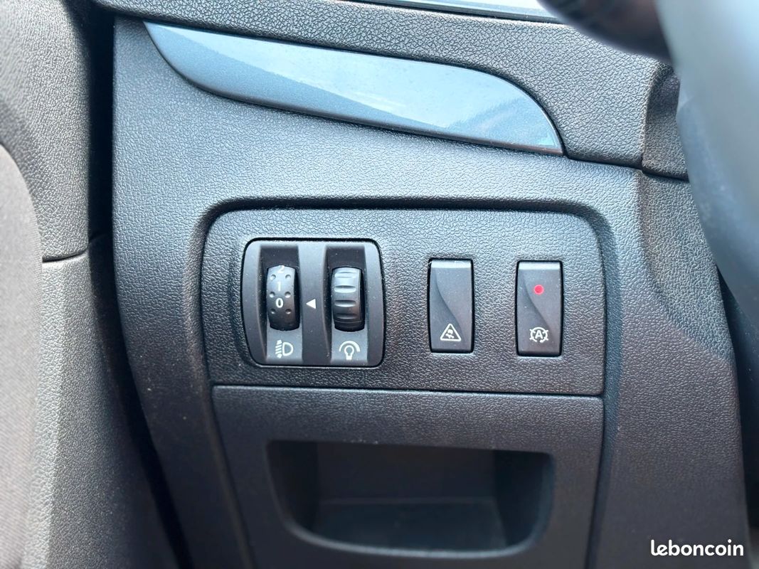 RENAULT SCENIC III dCi 130 FAP Energy eco2 15th - 4 PNEUS NEUFS - MOTEUR À CHAINE - TOIT OUVRANT (image 26)