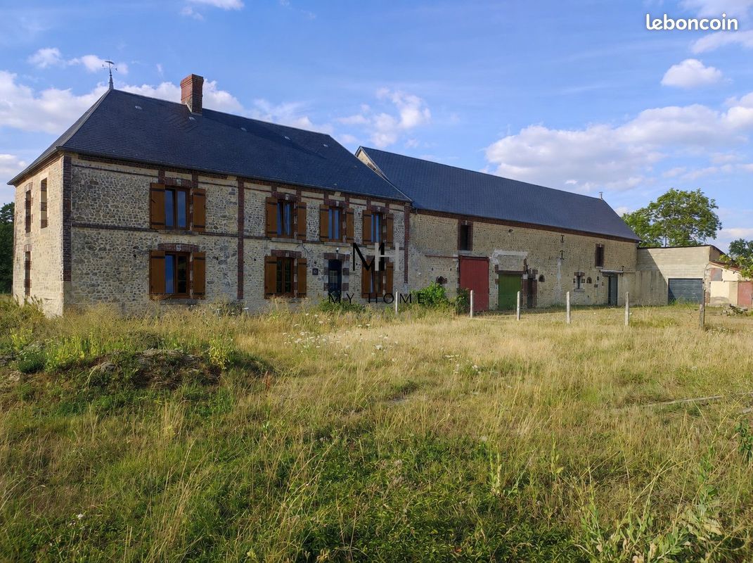 Maison 9 pièces 256 m² · à Mortagne-au-Perche · 256 m² · 470 250 €