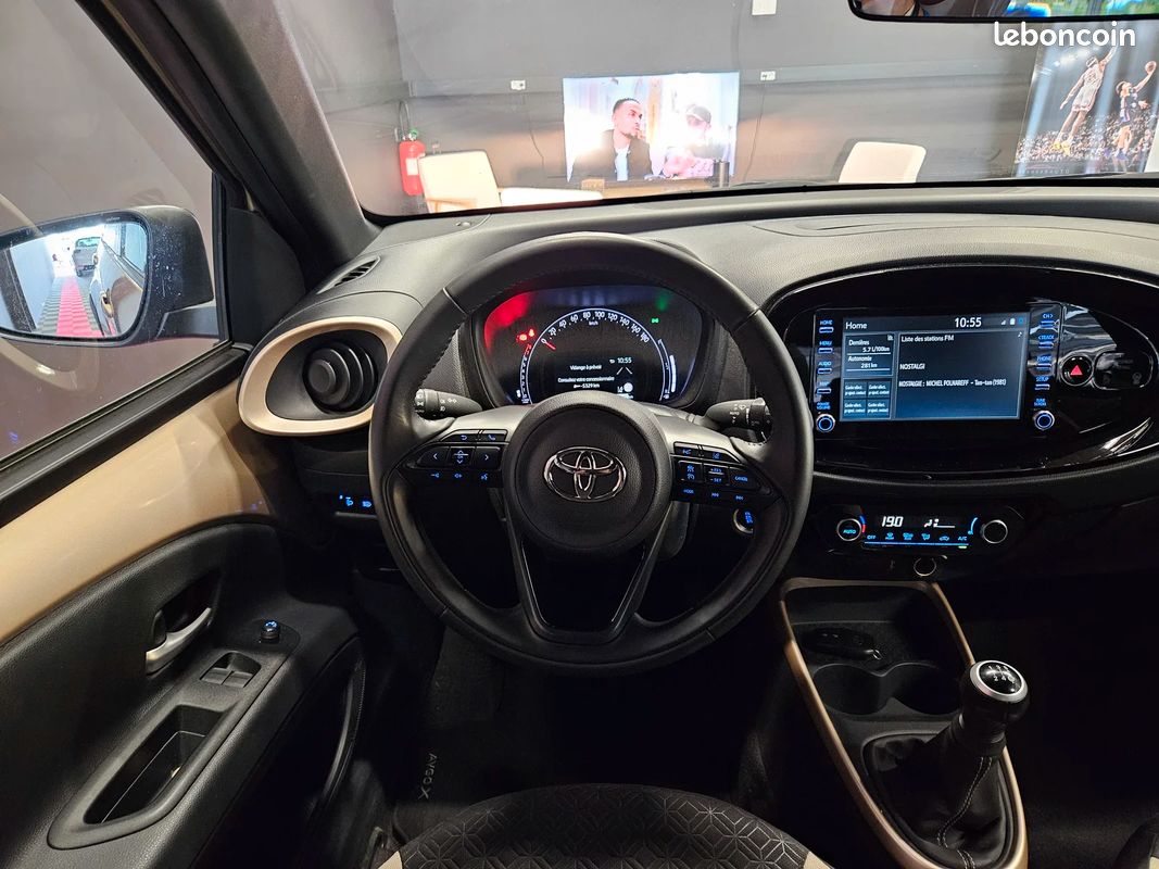 Toyota AYGO X Design 1.0 VVTi 12V 72 cv (image 21)