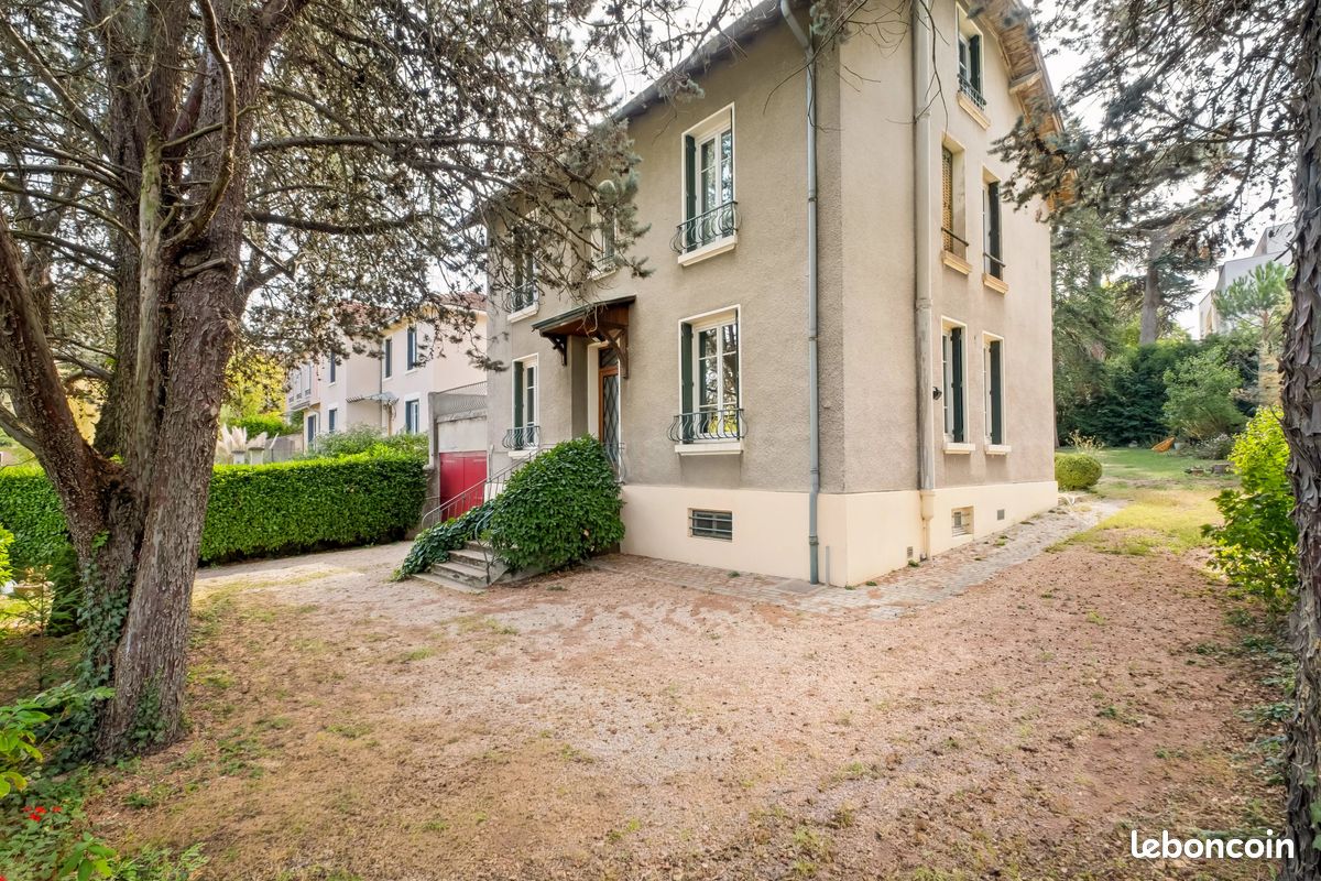 Maison 7 pièces 173 m² · à Tassin-la-Demi-Lune · 173,4 m² · 120 000 €