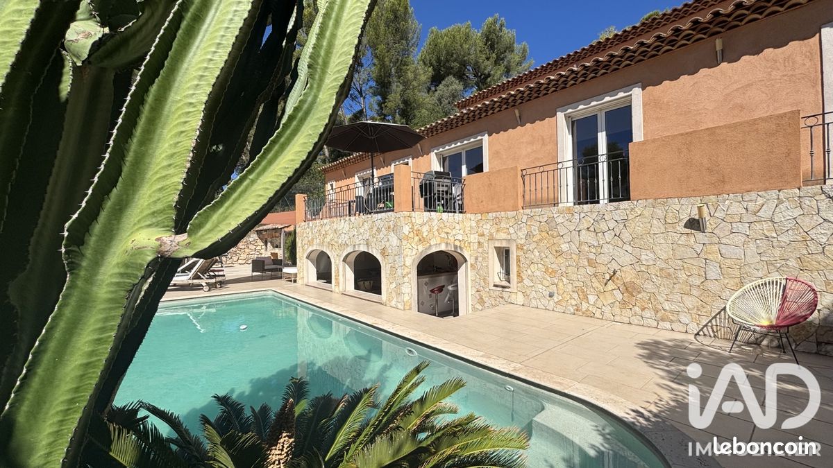 Maison 7 pièces 160 m² · à Ollioules · 160 m² · 1 060 000 €