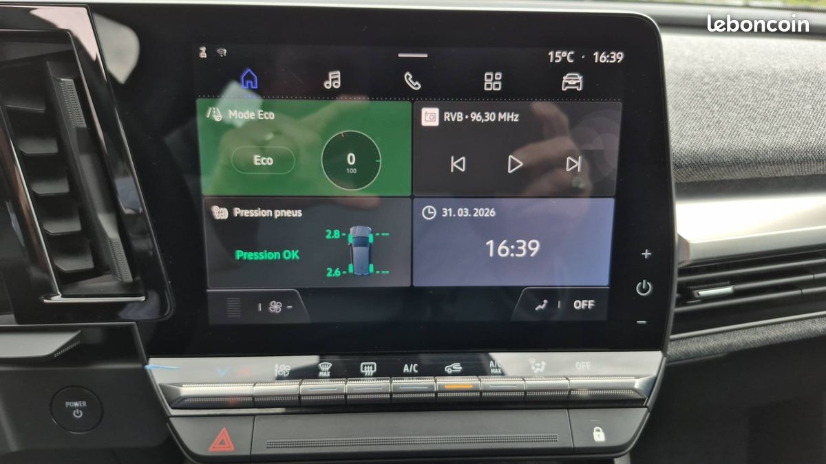 RENAULT Megane E-Tech EV40 130ch standard charge Equilibre (image 24)