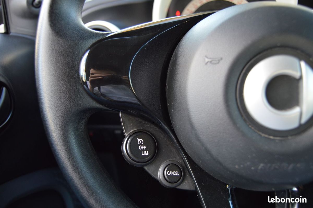 Smart FORTWO COUPE 71CH PURE TWINAMIC E6C (image 16)