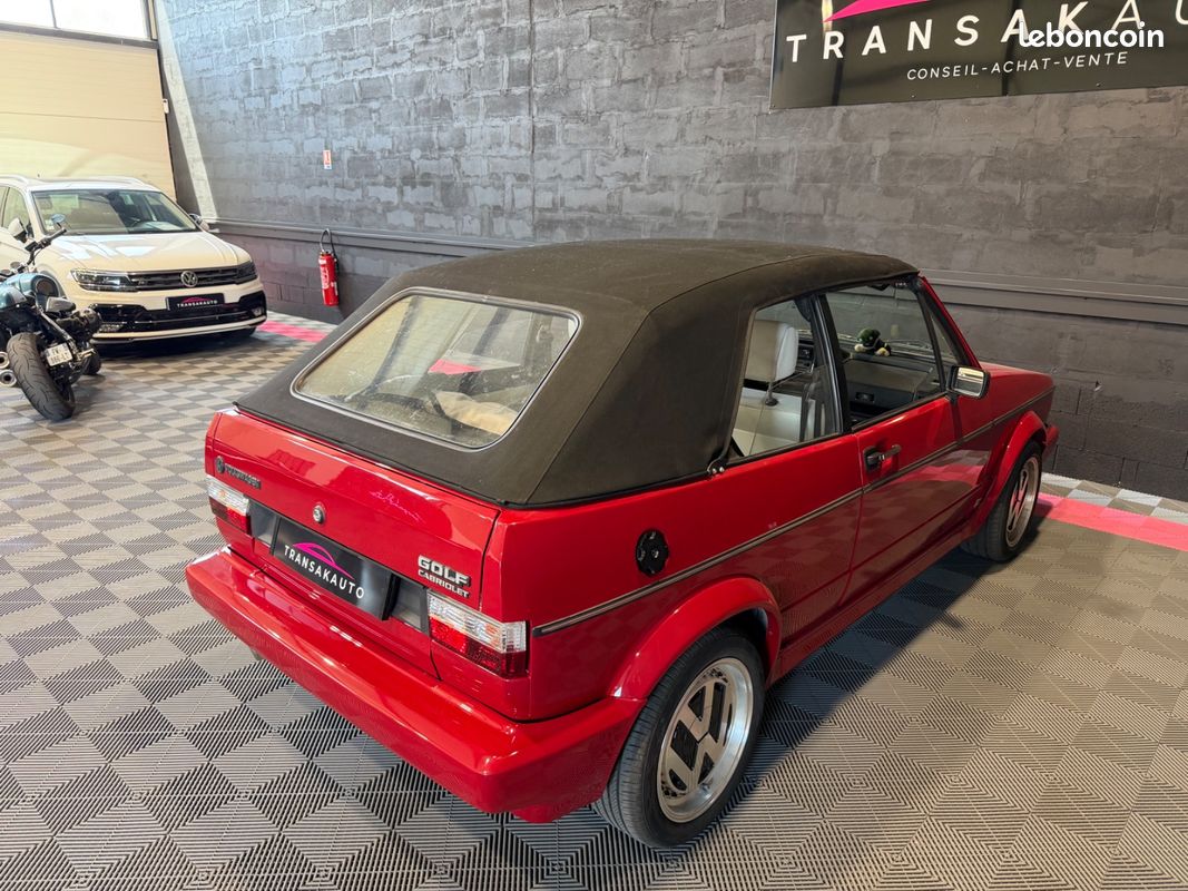 VOLKSWAGEN GOLF CABRIOLET 1.8 90ch - MOTEUR REFAIT 5000KMS - CAPOTE NEUVE - PEINTURE NEUVE - DOSSIER PHOTO RESTAURATION... (image 24)