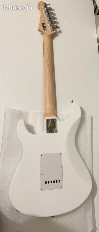 Guitare électrique Yamaha Pacifica 012 NEUF (image 2)