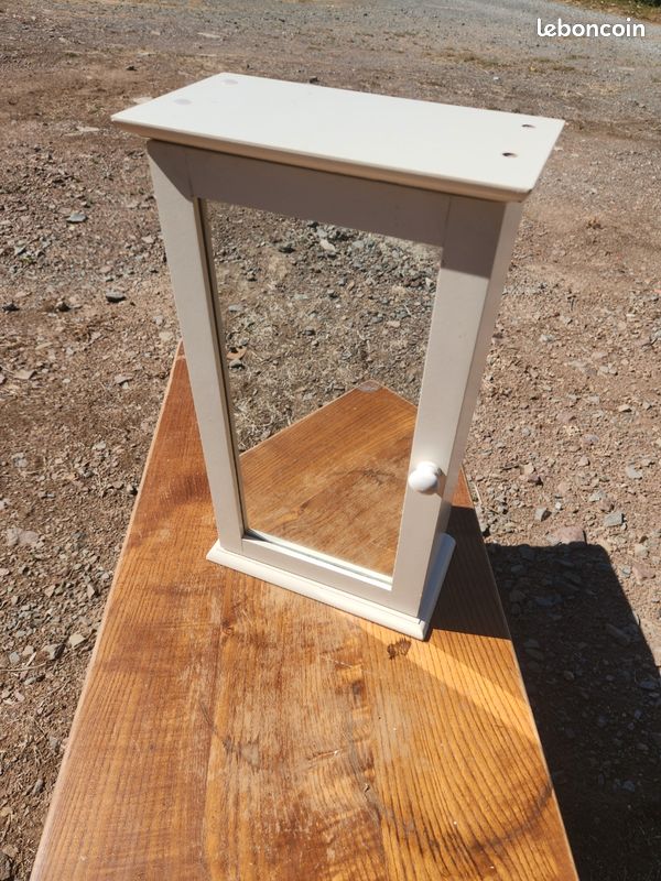 Petit meuble de toilette (image 1)