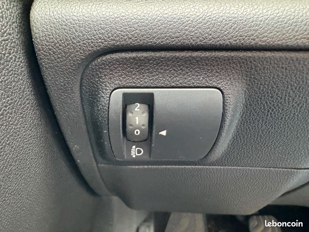 RENAULT MEGANE IV BERLINE TCe 130 Energy GT LINE/ APPLE CARPLAY/ SIEGES SPORT ALCANTARA/TISSU (image 19)