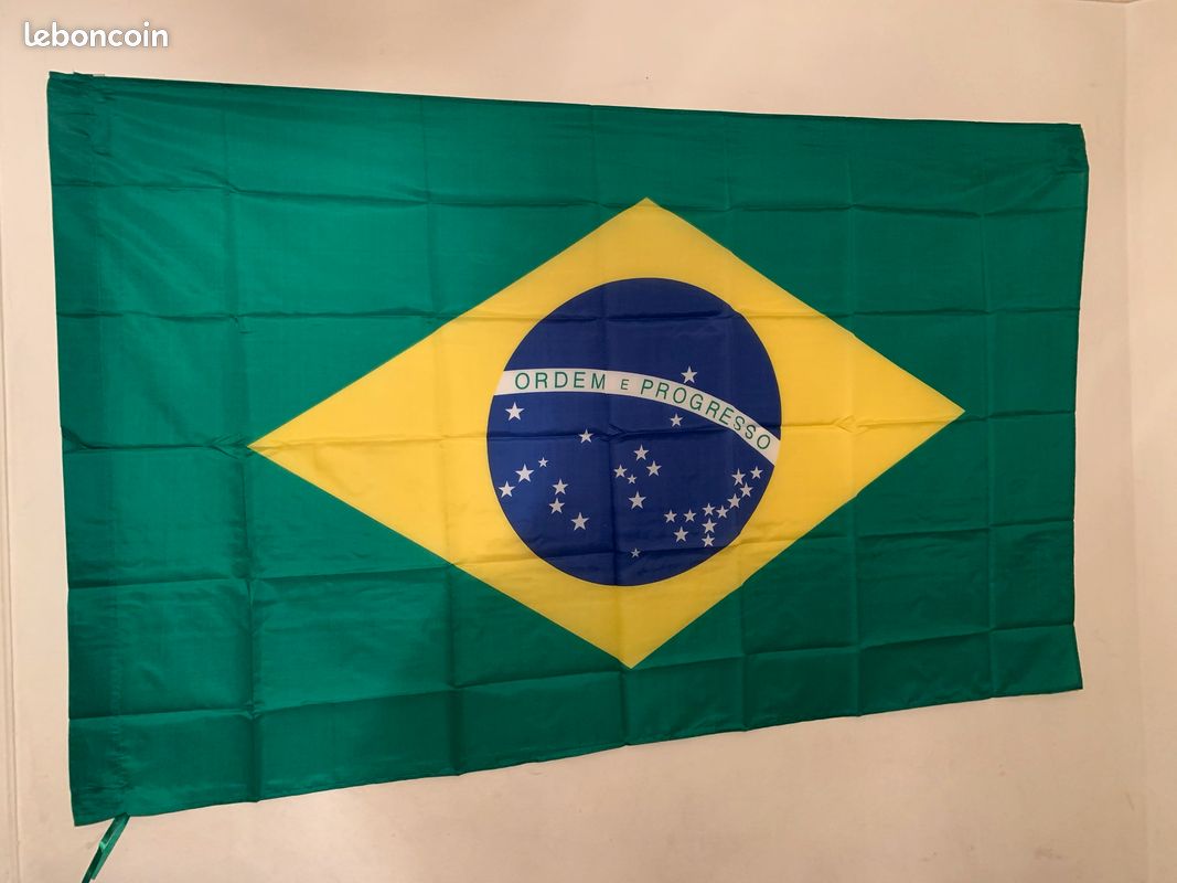 Grand Drapeau Brésil Mural - 110 X 175 Cm - Soie Et Synthétique - Occasion