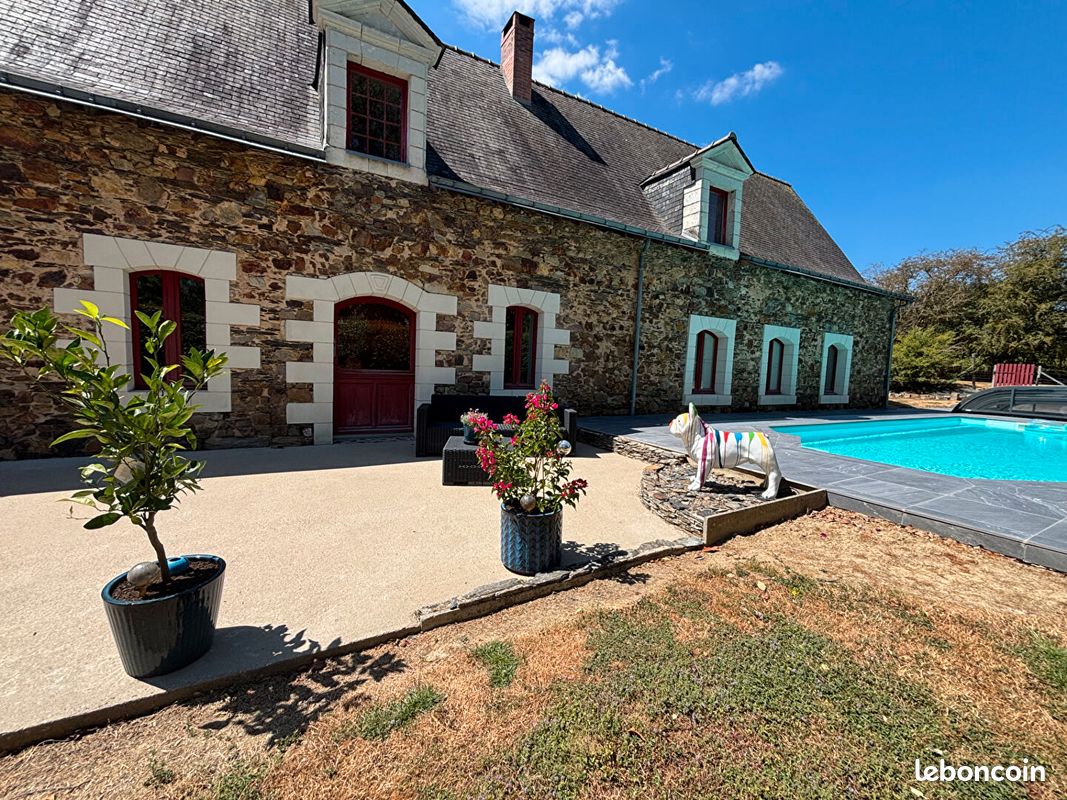 Maison 9 pièces 294 m² · à Segré-en-Anjou Bleu · 294 m² · 498 700 €