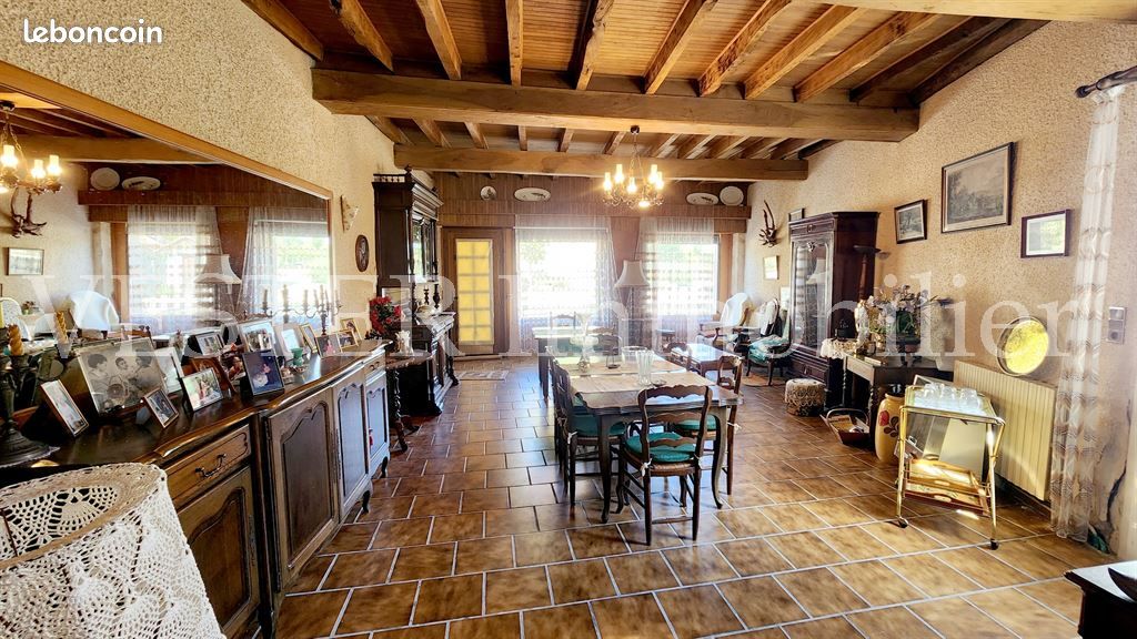 Maison 8 pièces 235 m² · à Saint-Laurent-des-Hommes · 235 m² · 148 500 €