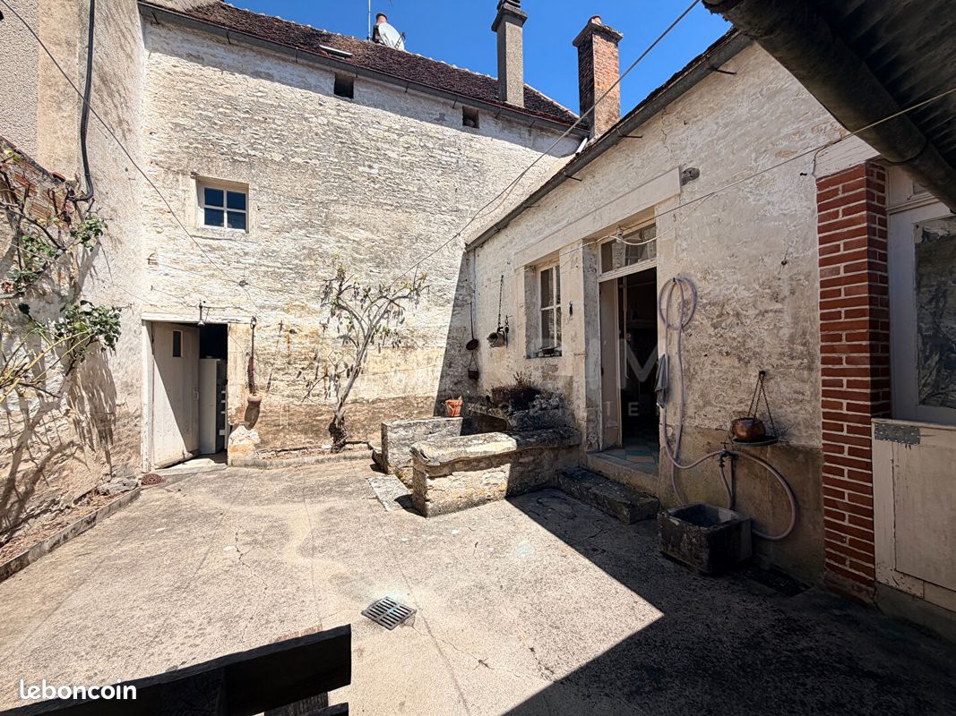 Maison 6 pièces 173 m² · à Tanlay · 173 m² · 76 000 €
